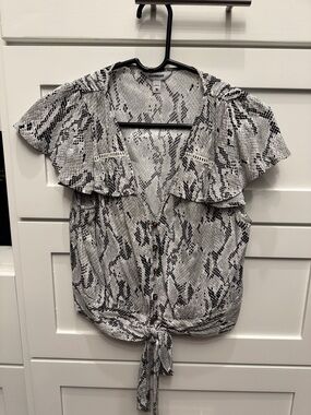Express Python Print Ruffle Cap Sleeve Button-Front Tie-Hem V-Neck Blouse SZ XS